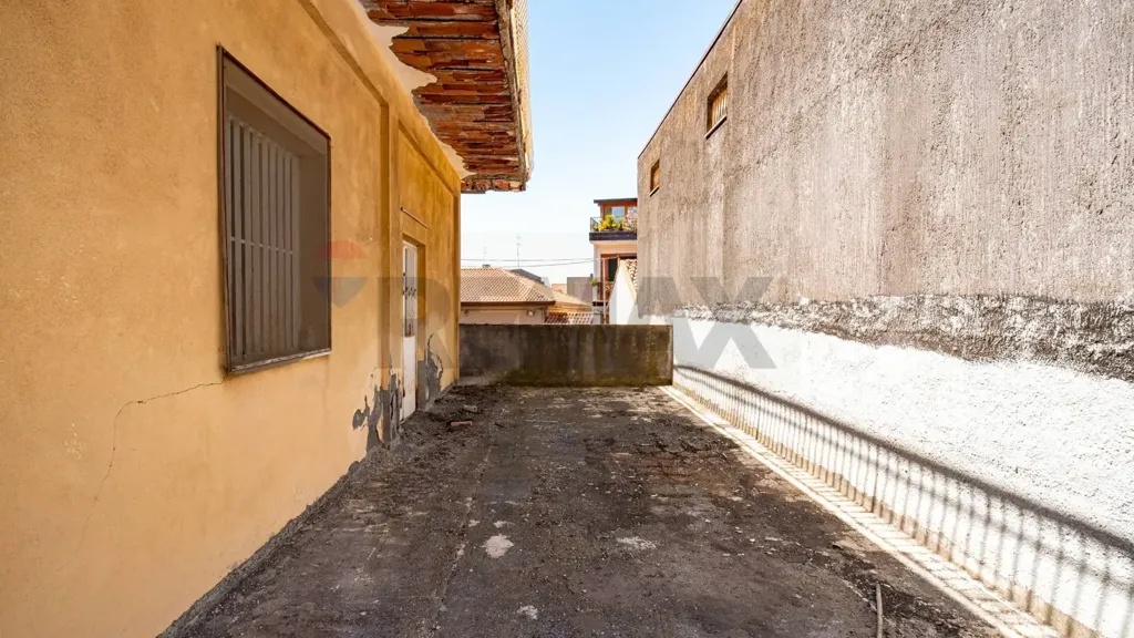 Jardin - Commercial Space with Apartments in Belpasso