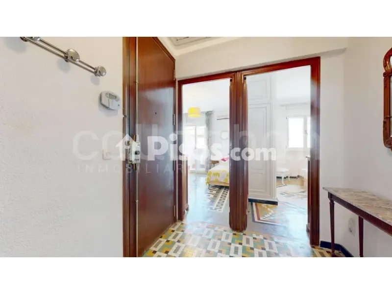 Ingresso - Ample Apartment with Terrace in Carrer de Císcar