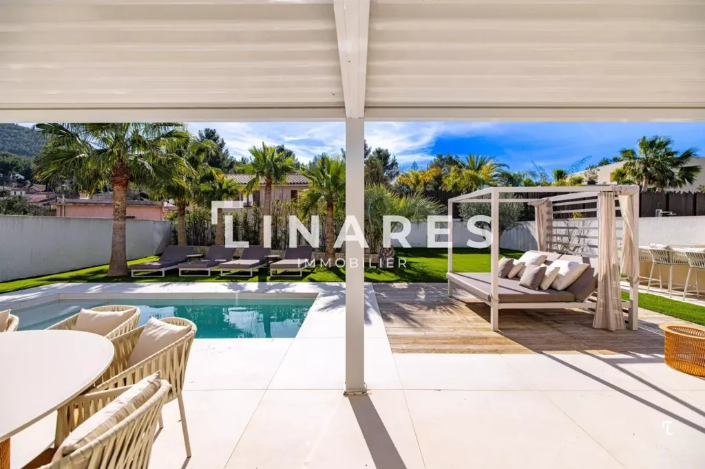 Terrasse - Villa d'Architecte avec Piscine au 9ème Arrondissement de Marseille