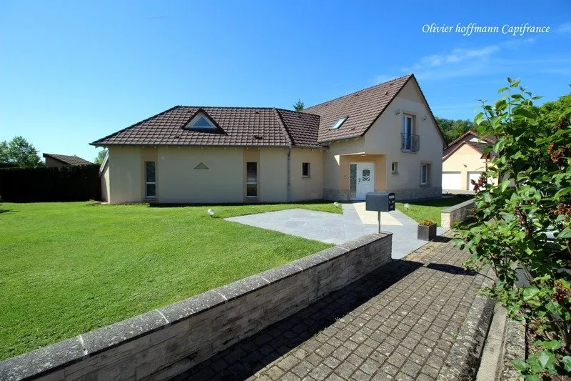 Välivaade - 9-Piece House with Pool in Réding