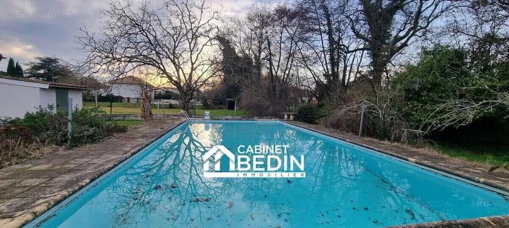 Piscine - Maison avec Piscine et Garage à Martillac