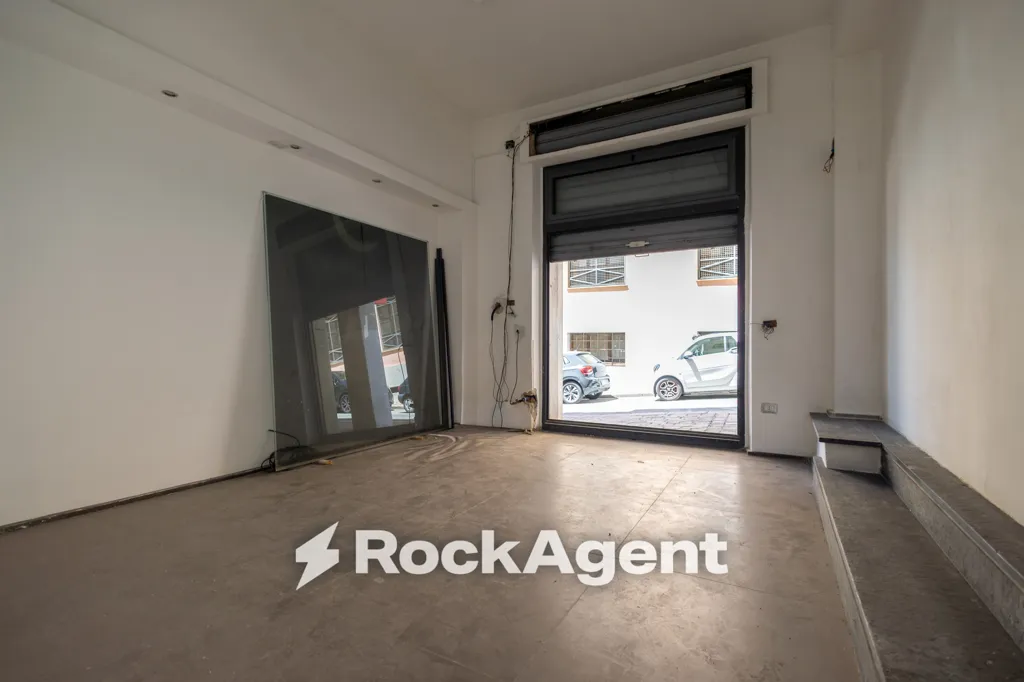 Garage - Commercial Property with High Visibility in San Leonardo