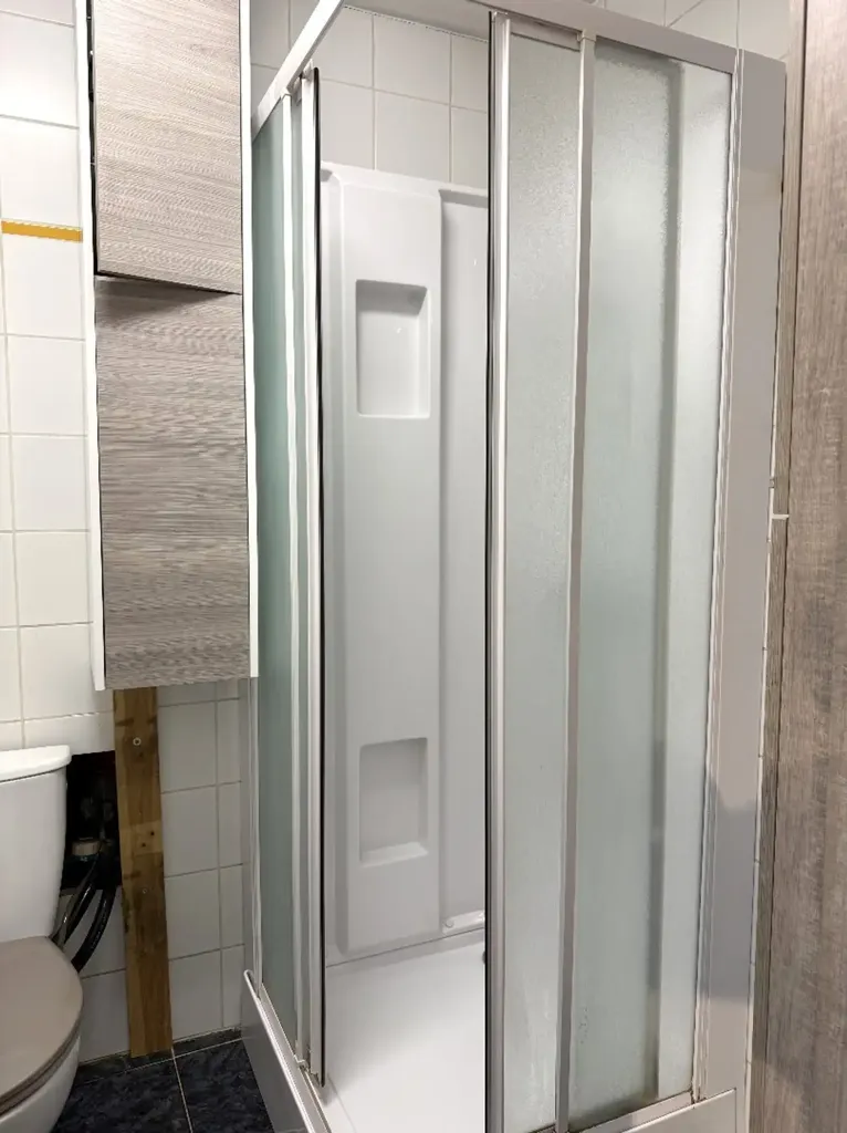 Bathrooms - Apartment with Vestibule in Tongeren-borgloon