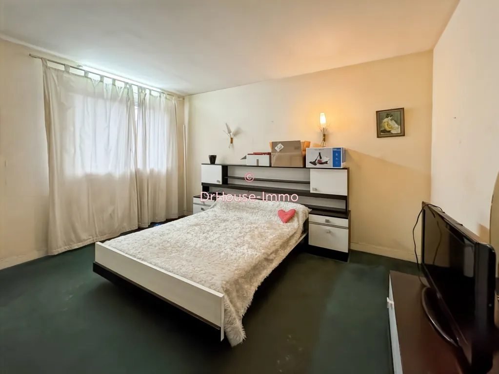 Chambres - Maison avec Local Commercial à Trelissac