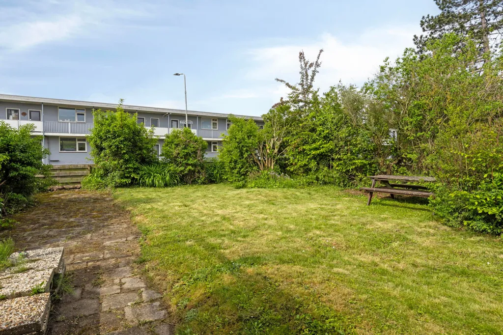 Aed - Renovatable Corner House with Garden in Goes