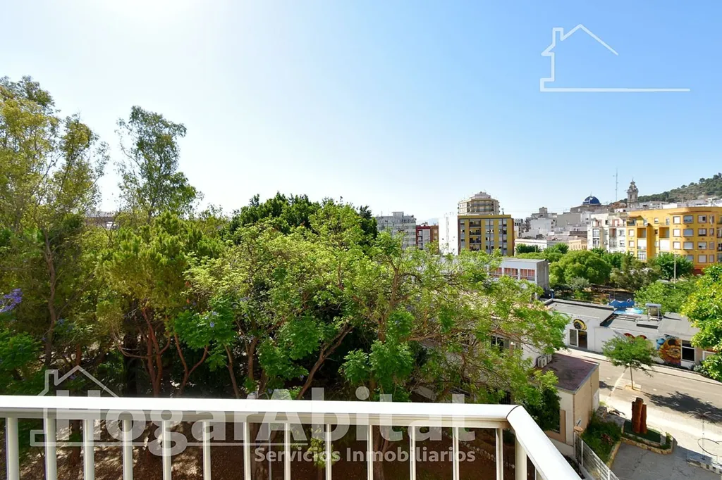 Rõdu - Spacious Flat with Balcony in Oliva