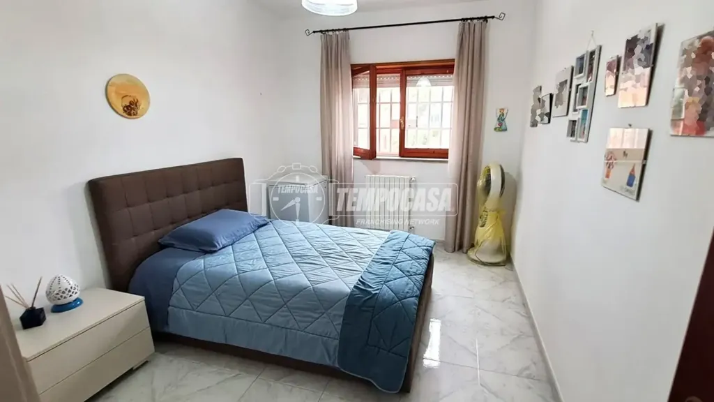 Chambres - Three-Bedroom Apartment with Balcony in Adelfia