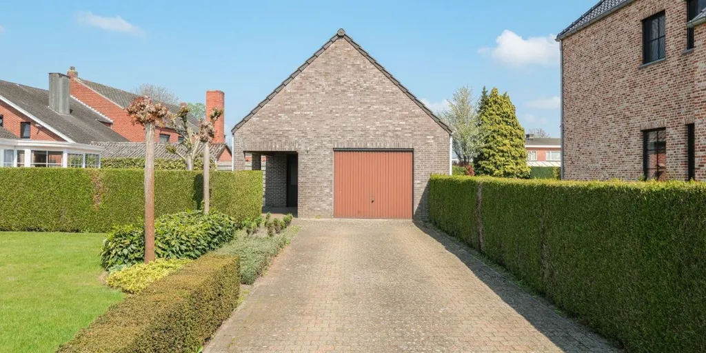 Extérieur - Villa avec Double Garage près du Centre à Lindelhoeven