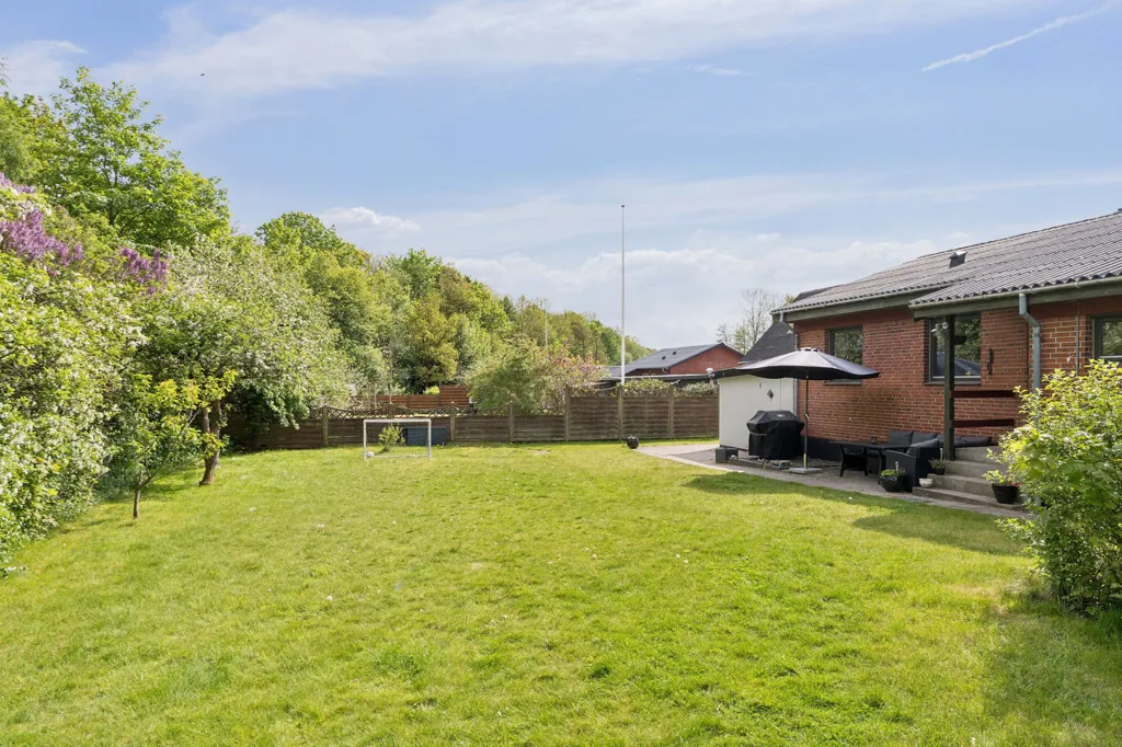 Aed - 1962 Villa with Garden in Hammel