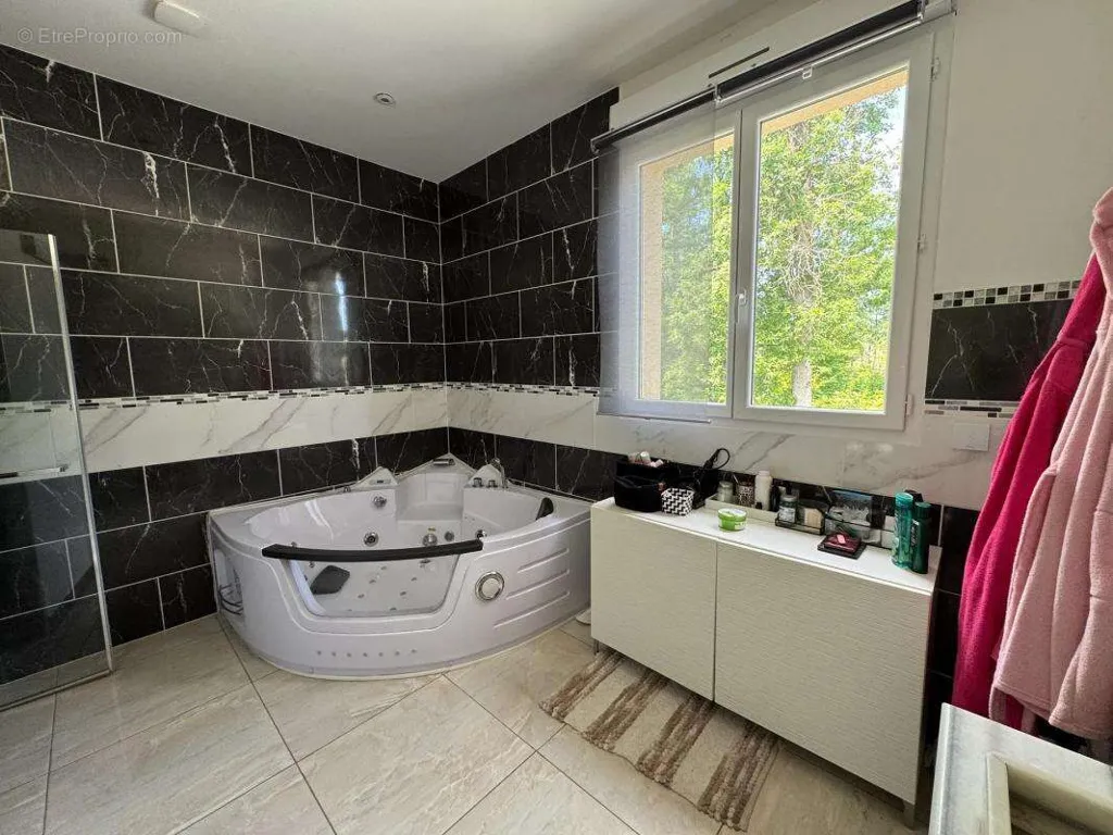 Bagni - Contemporary House with Pool in Dammarie-les-Lys