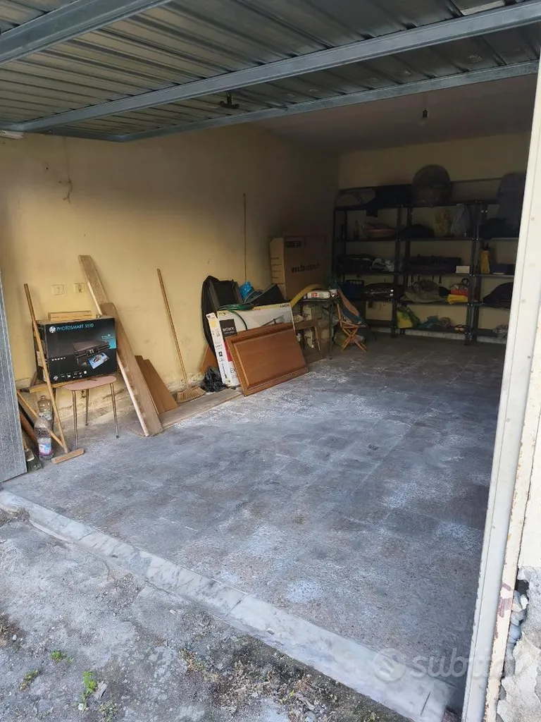 Garaaž - Garage with Private Bathroom in Via Graziella