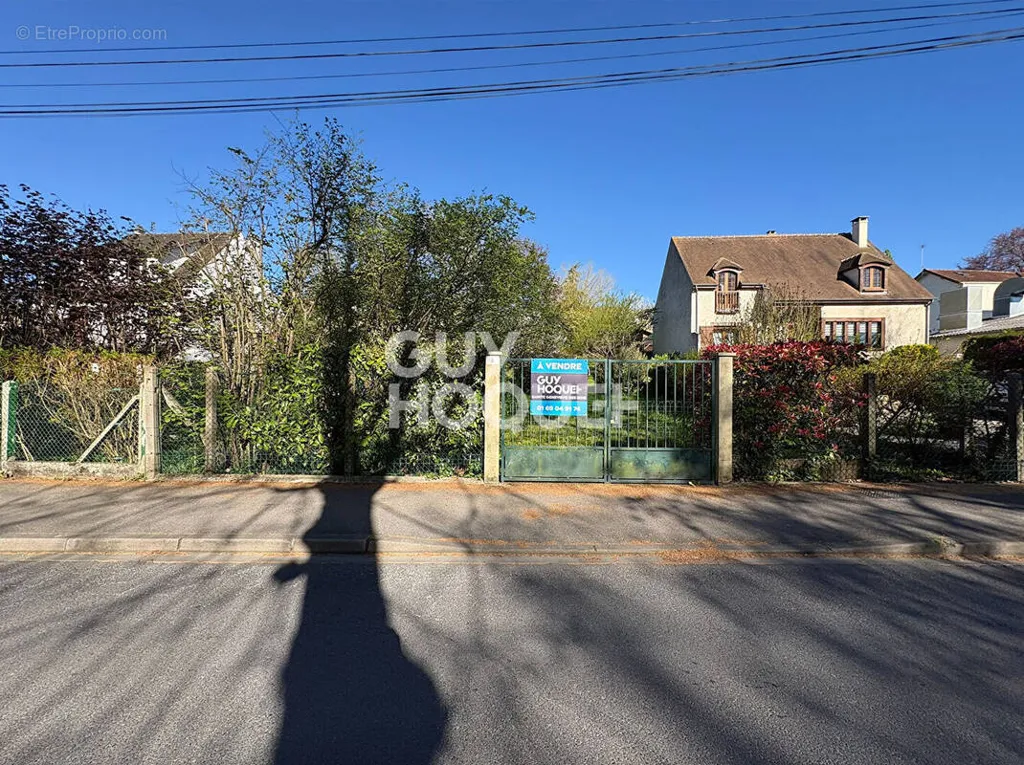Välivaade - Constructible Plot with Garden in Villiers Sur Orge