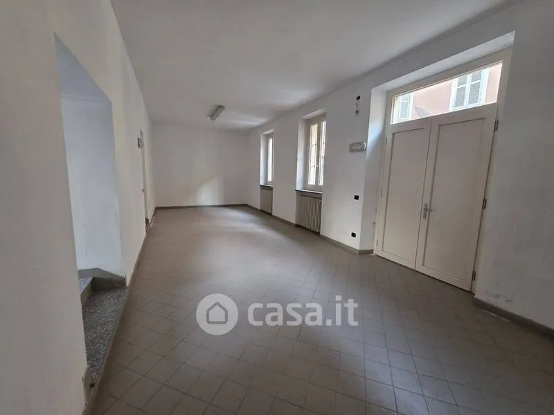 Pièces - Commercial Unit with Garden in Asti