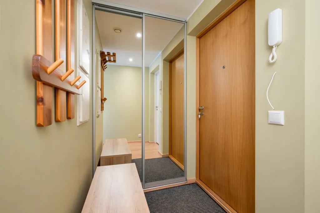 hallway_entrance