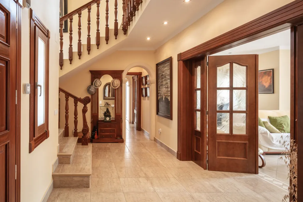 hallway_entrance