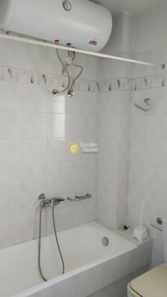 Salles de bain - Multi-Storey Building with Large Garden in Rafina - Neraias