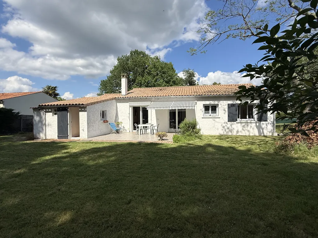 Extérieur - Maison de Plain-Pied avec Jardin et Garage