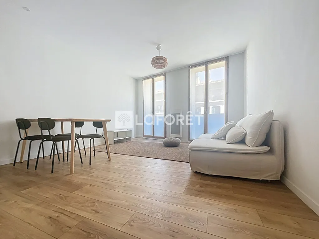 Séjour - Appartement Meublé 2 Pièces avec Balcons à Perpignan