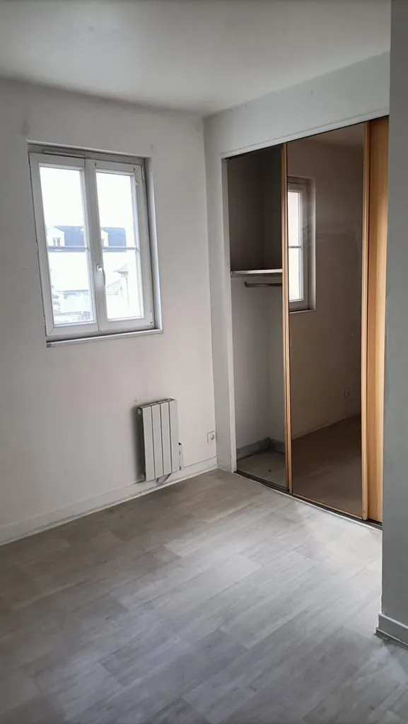 Toad - Renovated Duplex with Parking in Oise