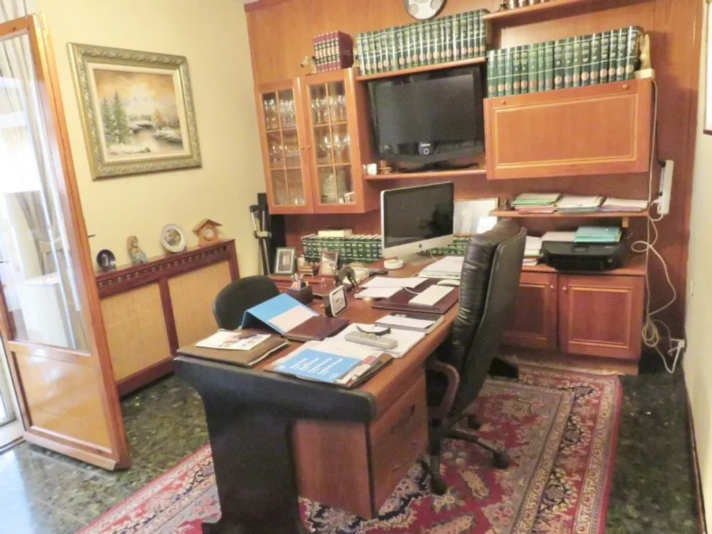Bureau - Luxury House with South-Facing Views in Algete