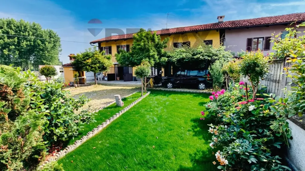 Aed - Semi-detached House with Garden in Virle Piemonte