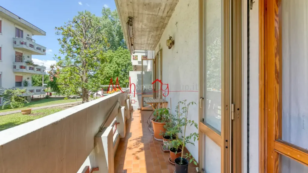 Balcony - Four-Bedroom Apartment with Balconies in Padova