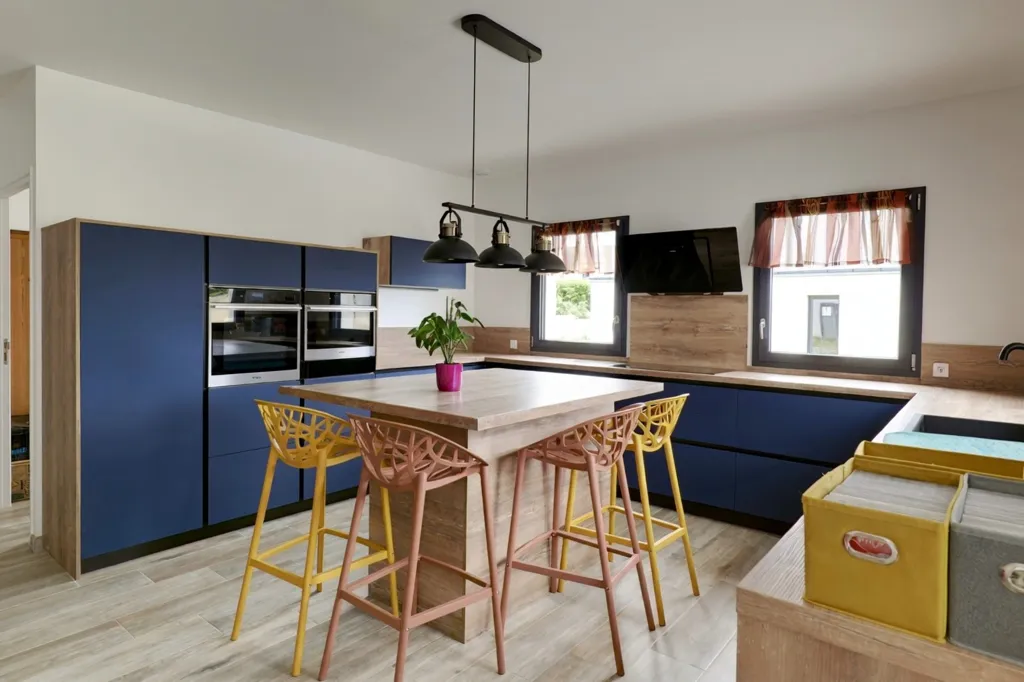 Cuisine - Maison Contemporaine avec Jardin près de Mersperleuc