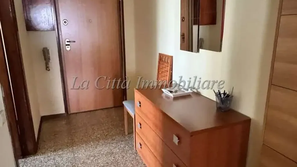 Chambres - Armed Trilocale with Balcony in Novara
