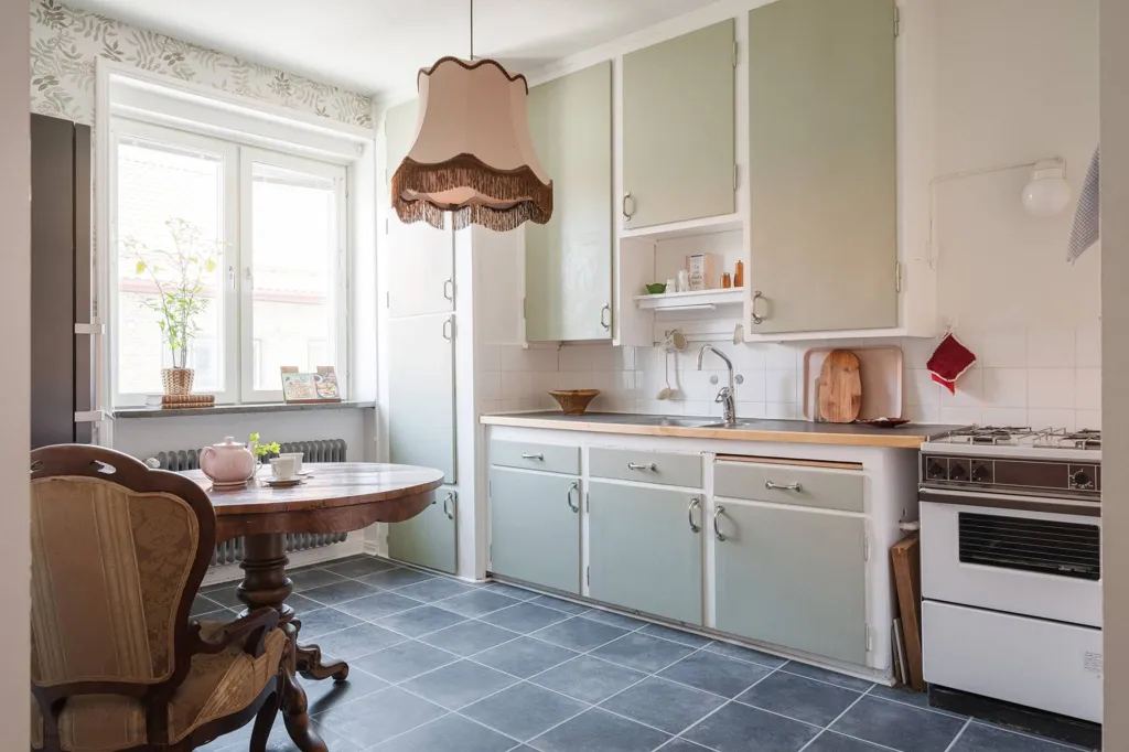 Cuisine - Characterful 1930s Flat with Stucco in Malmö