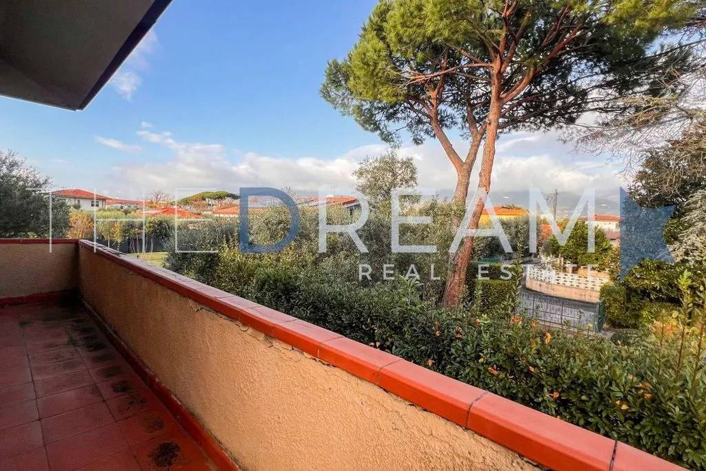 Balcon - Detached Villa with Private Garden in Forte dei Marmi