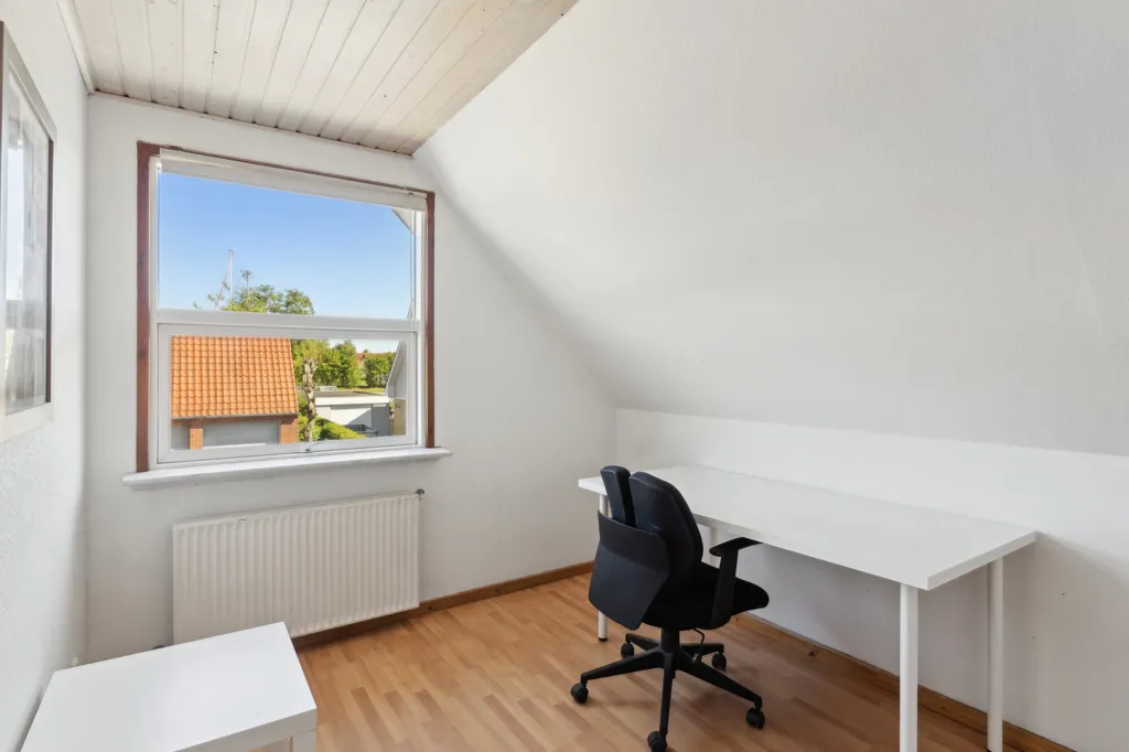 Bureau - Villa with Red Brick Facade in Als