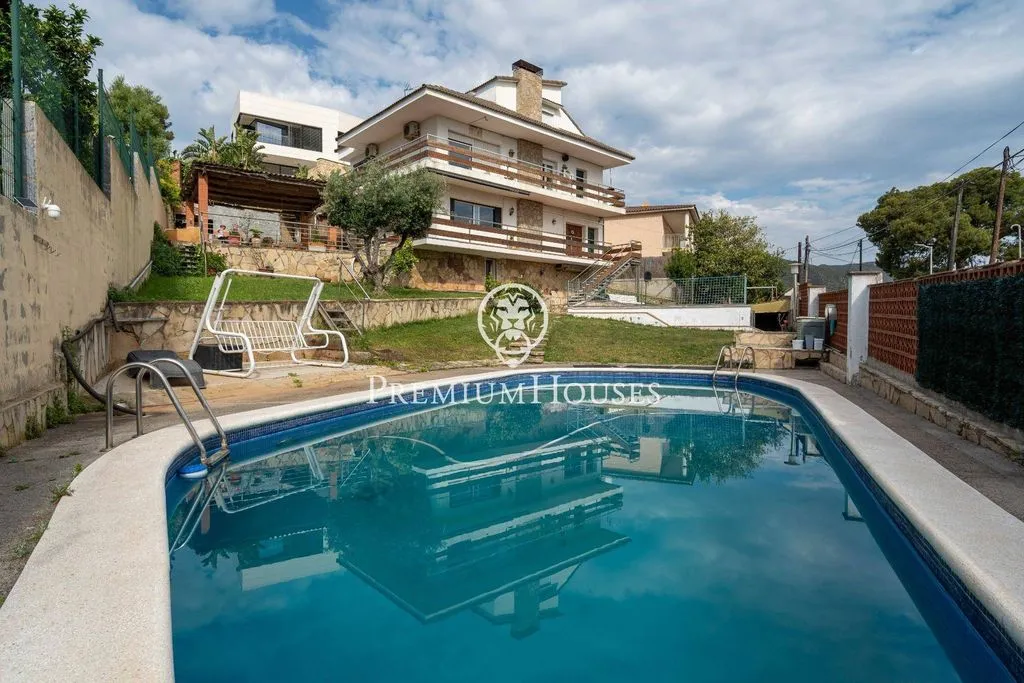 Piscina - Luxury House with Pool in Castelldefels