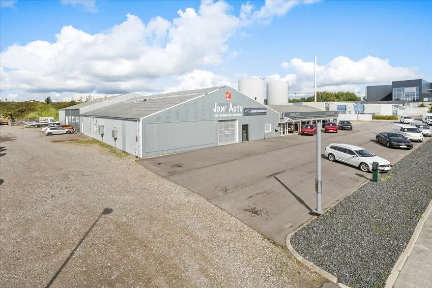 Välivaade - Retail Unit with Extensive Outdoor Space in Fibernet