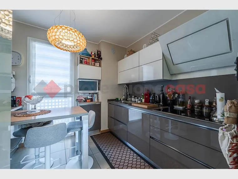 Cucina - Modern 3-Bedroom Apartment in Buccinasco