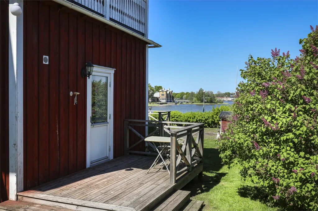 Terrass - Villa with Waterfront View in Östhammar