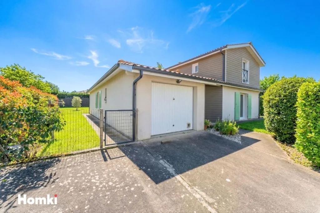 Exterior - Family House with Pool in Montussan