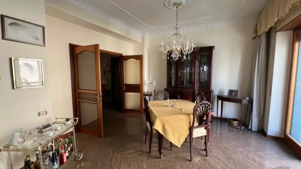 Salle à manger - Spacious Apartment with Dual Entrance in Rende