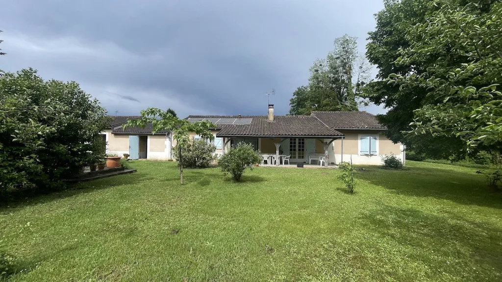 Jardin - Maison Charmante avec Piscine dans Quartier Calme