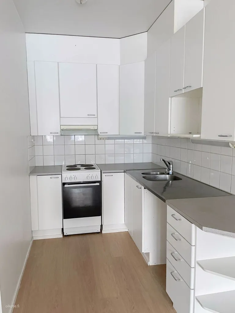 Köök - Spacious Flat with Sauna in Ymmersta, Espoo