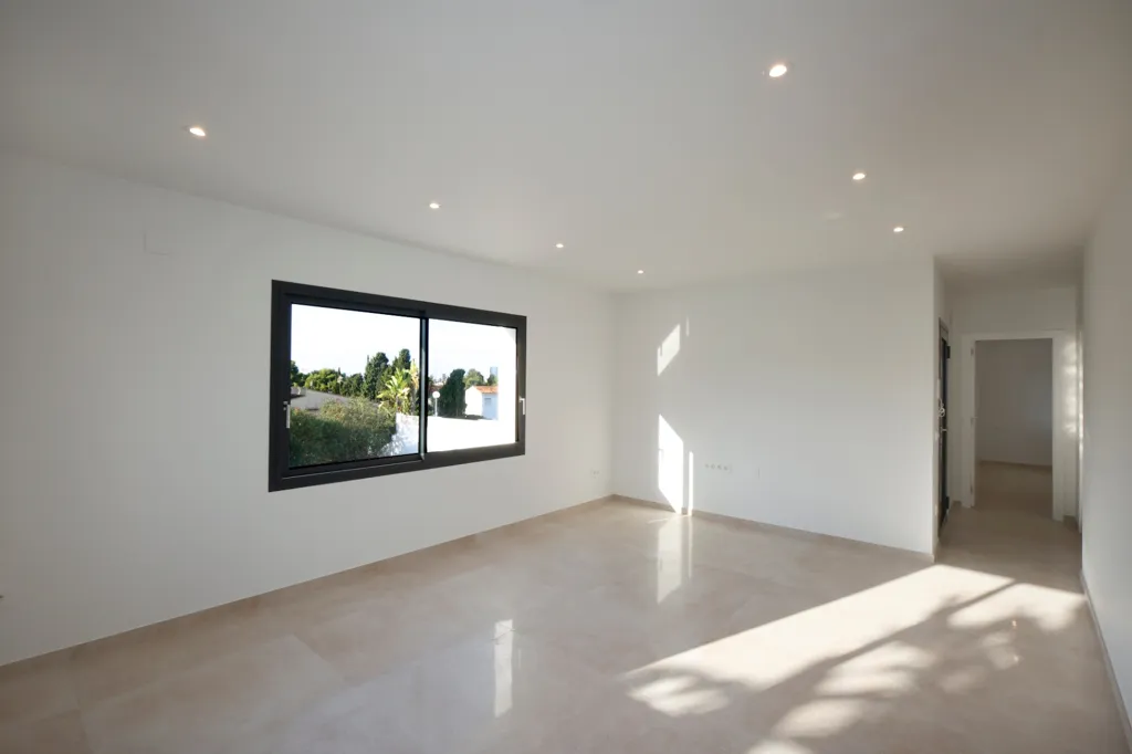 Toad - Contemporary Chalet with Solar Installation in Calpe