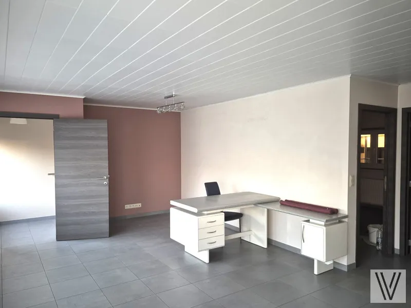 Bureau - Magasin Central à Izegem avec Appartement