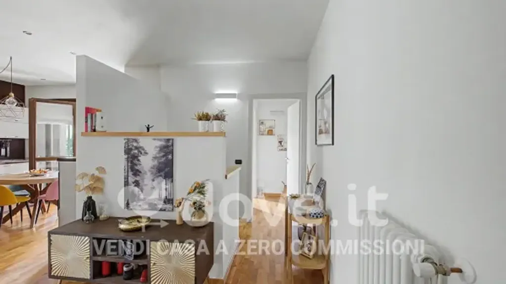 Soggiorno - Three-bedroom Apartment with Terrace in Parma