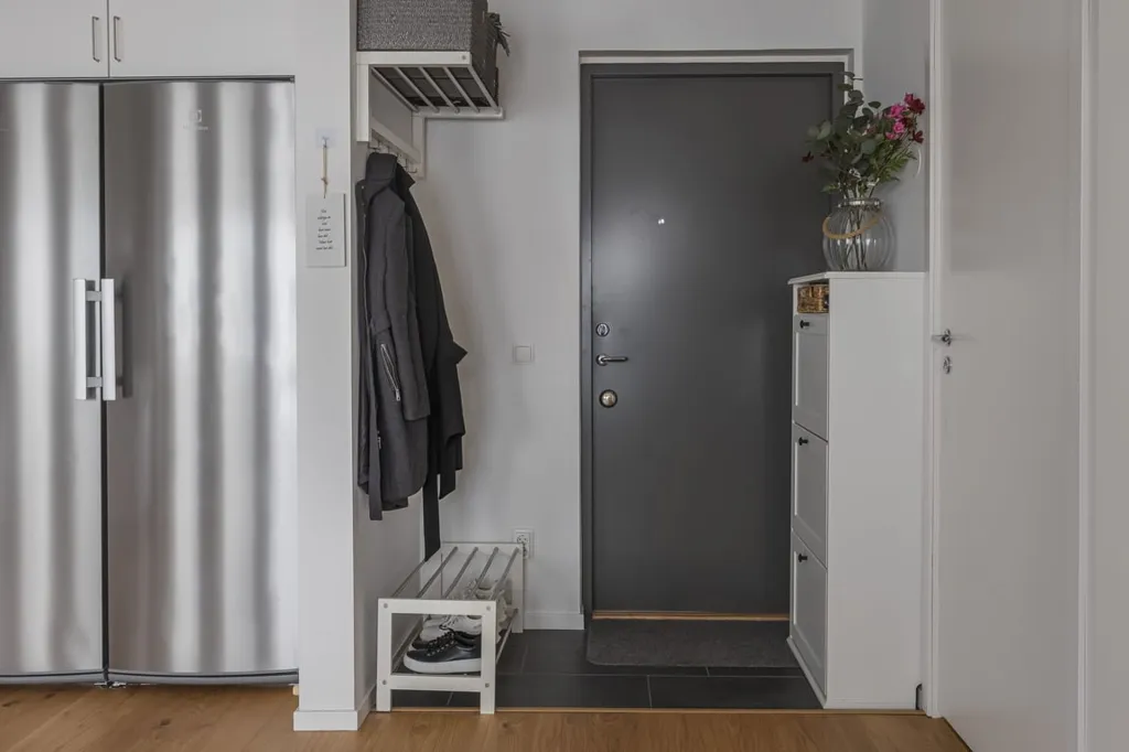 Entrée - Modern Flat with Balcony in Karlssons Äng