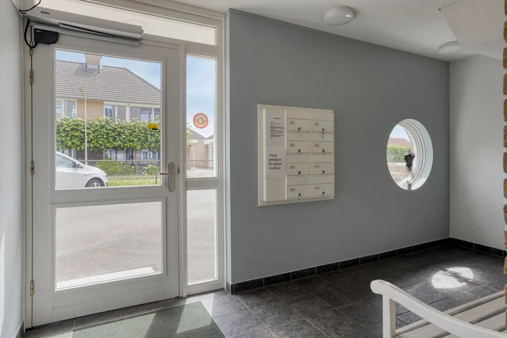 Esik - Ground Floor Flat with Garage in Hulst