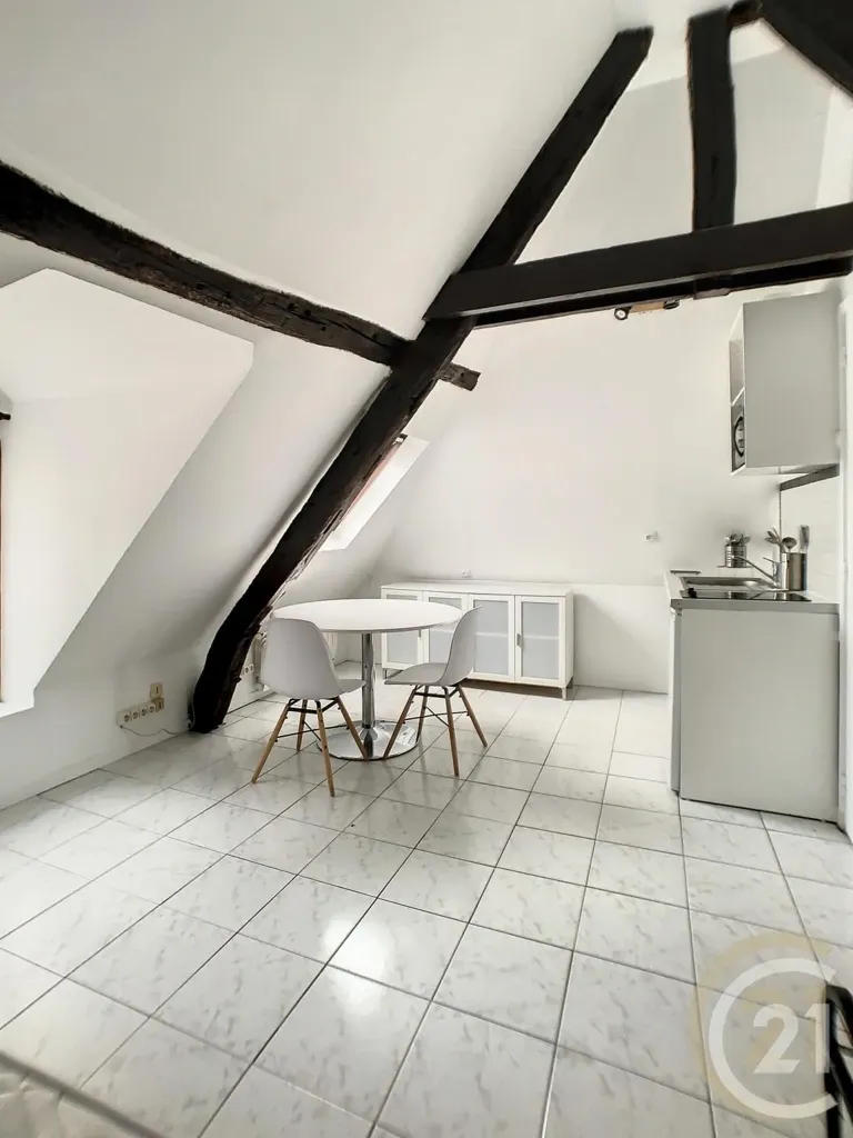 Pièces - Studio Meublé en Centre-Ville à Compiègne