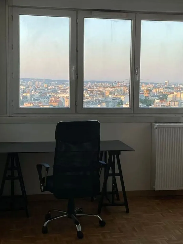 Studio - Meubled 3-Bedroom Flat with Balcony in Courbevoie