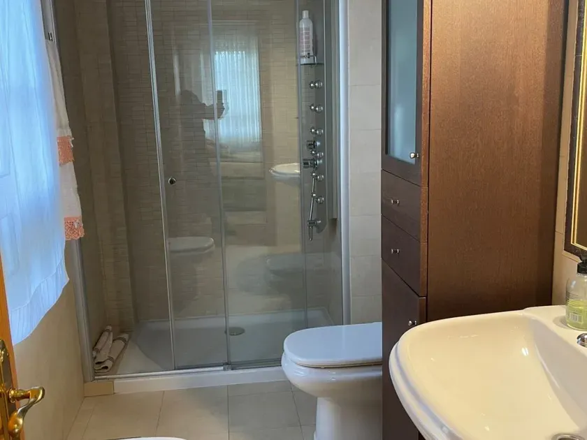 Bathrooms - Chalet with Large Garden in Barcena de Cicero