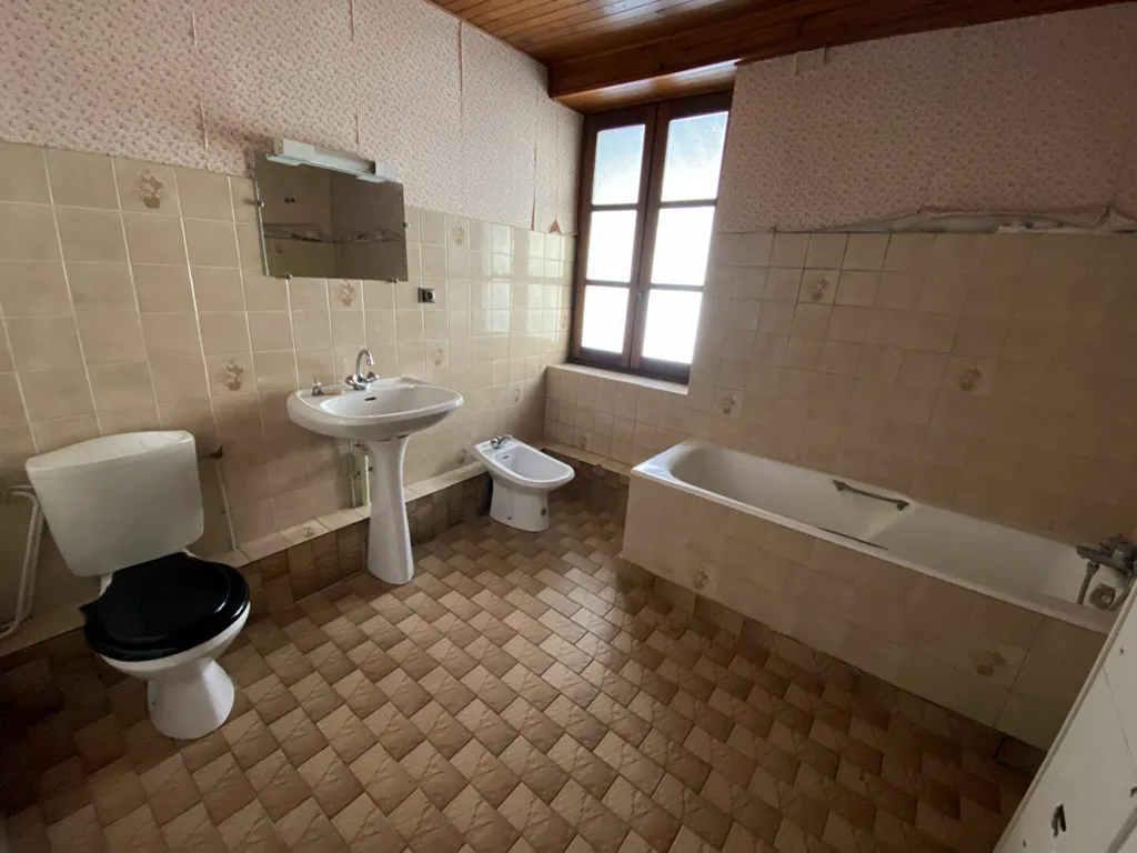 Bagni - Spacious Town House with Courtyard in Cuisery