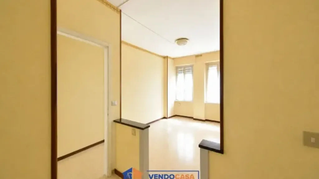 Hallway - Twin-Storey Apartment with Balcony in Turin