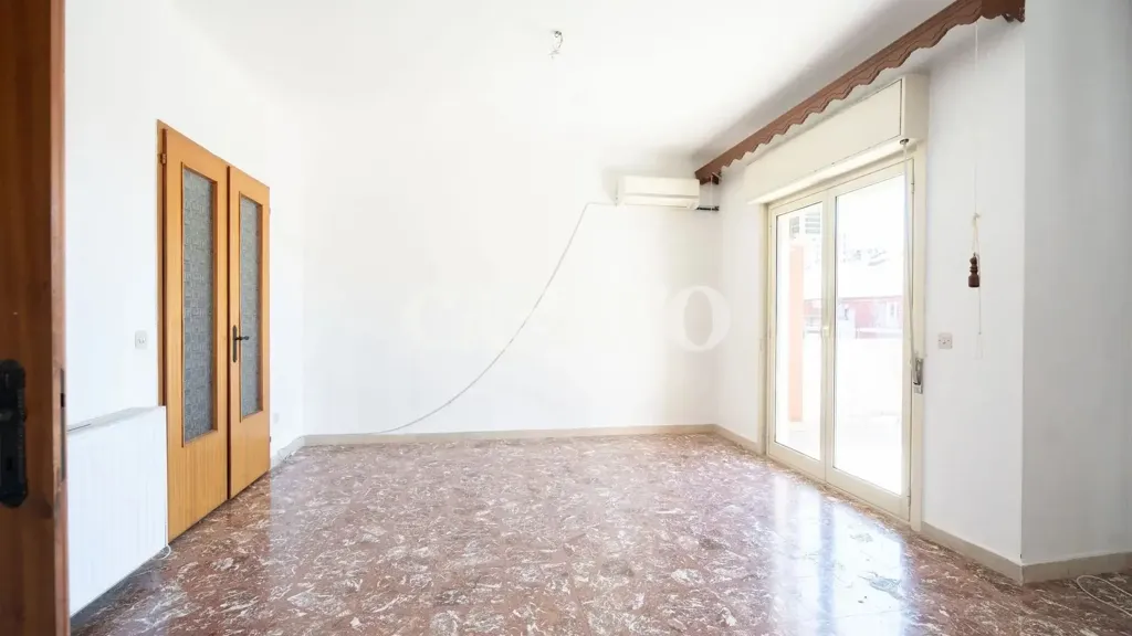 Pièces - Apartment with Balcony in Messina